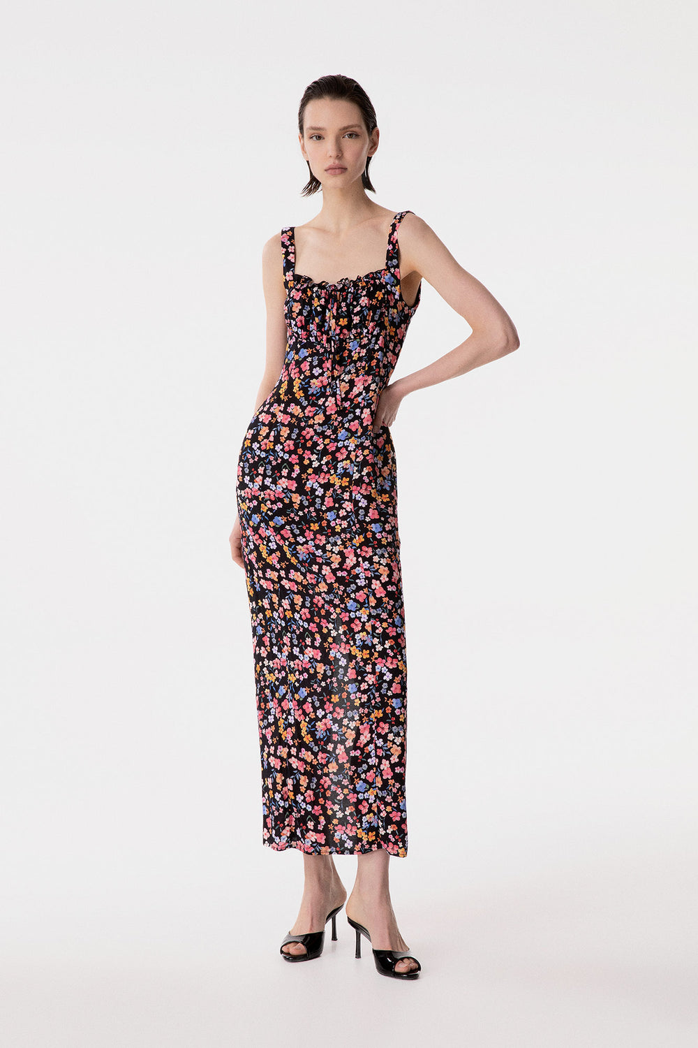 MEGAN - ABITO LUNGO CON SCOLLO SQUADRATO E ARRICCIATURE IN CREPE