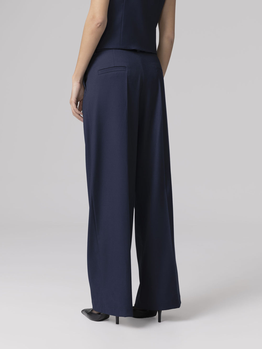 PANTALONI DRITTI CON PINCES
