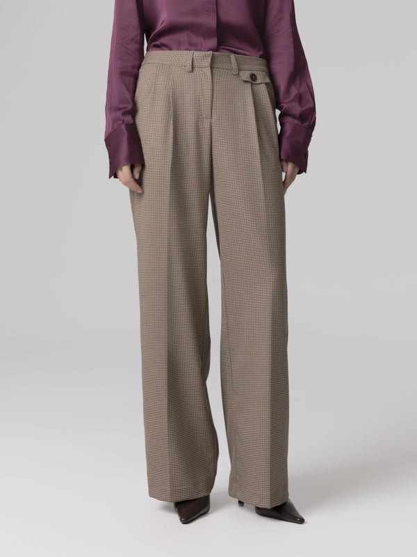PANTALONI DRITTI CON PINCES