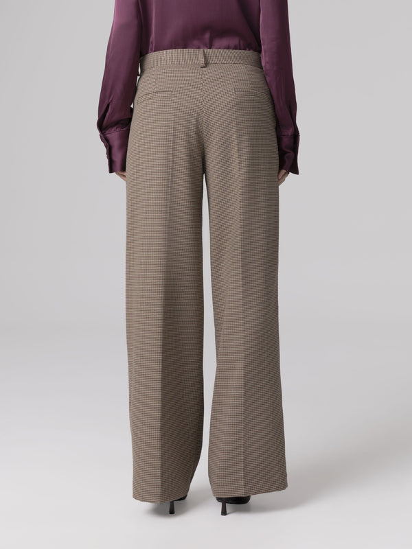 PANTALONI DRITTI CON PINCES